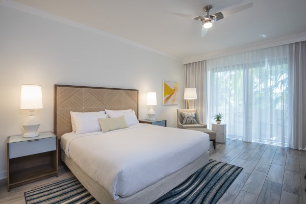 Hawks Cay Guestroom with 1 King bed