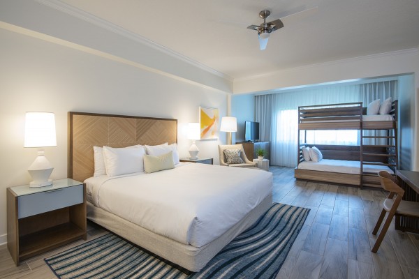 Hawks Cay Family Guestroom with a Full Bed