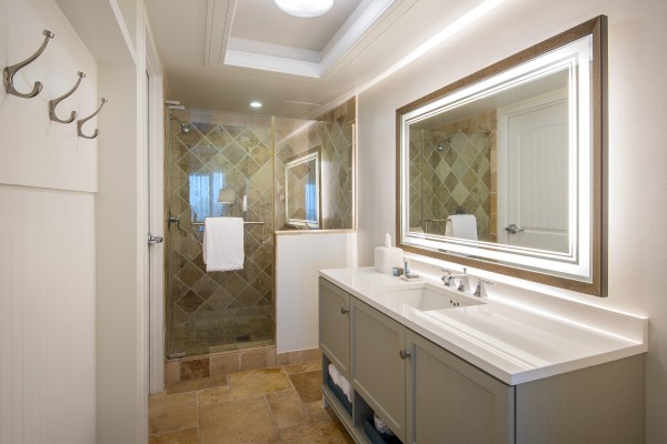 Hawks Cay Water View King Guest Bathroom