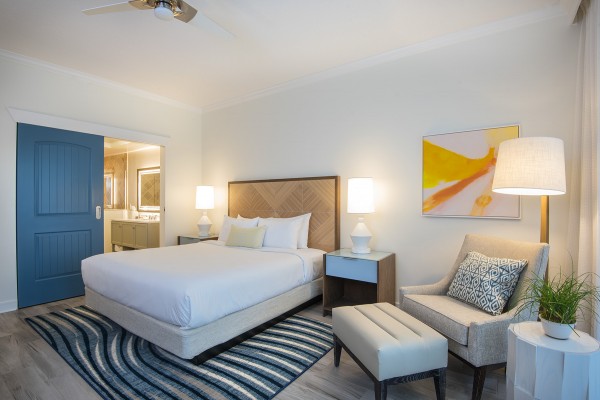 Hawks Cay Guestroom - Water View Lanai - King Bed View