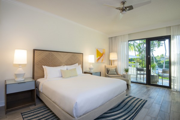 Hawks Cay Guestroom - Water View Lanai - King Bed