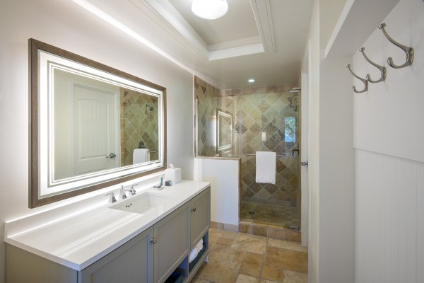 Hawks Cay Guestroom - King Junior Suite - Bath