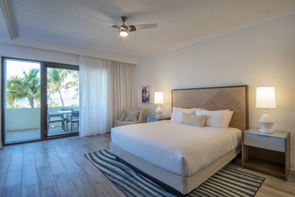 Hawks Cay Guestroom - King Junior Suite - Bed