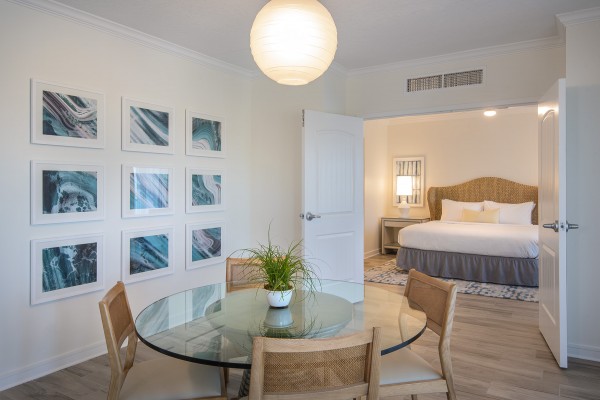 Hawks Cay Guestroom - One Bedroom Presidential Suite - Dining Area