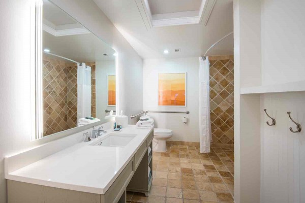 Hawks Cay Accessible Bathroom for Guestroom with Two Queen Beds in the Florida Keys