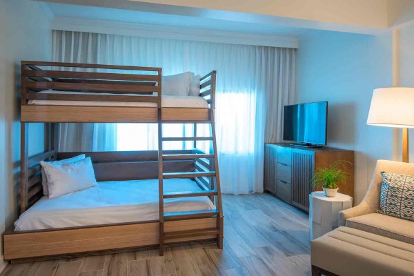 Hawks Cay Accessible Family Guestroom with Bunk Beds