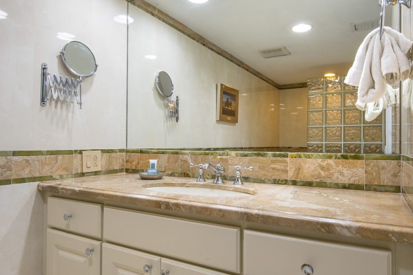 Marina Village Townhome Bathroom at Hawks Cay in the Florida Keys