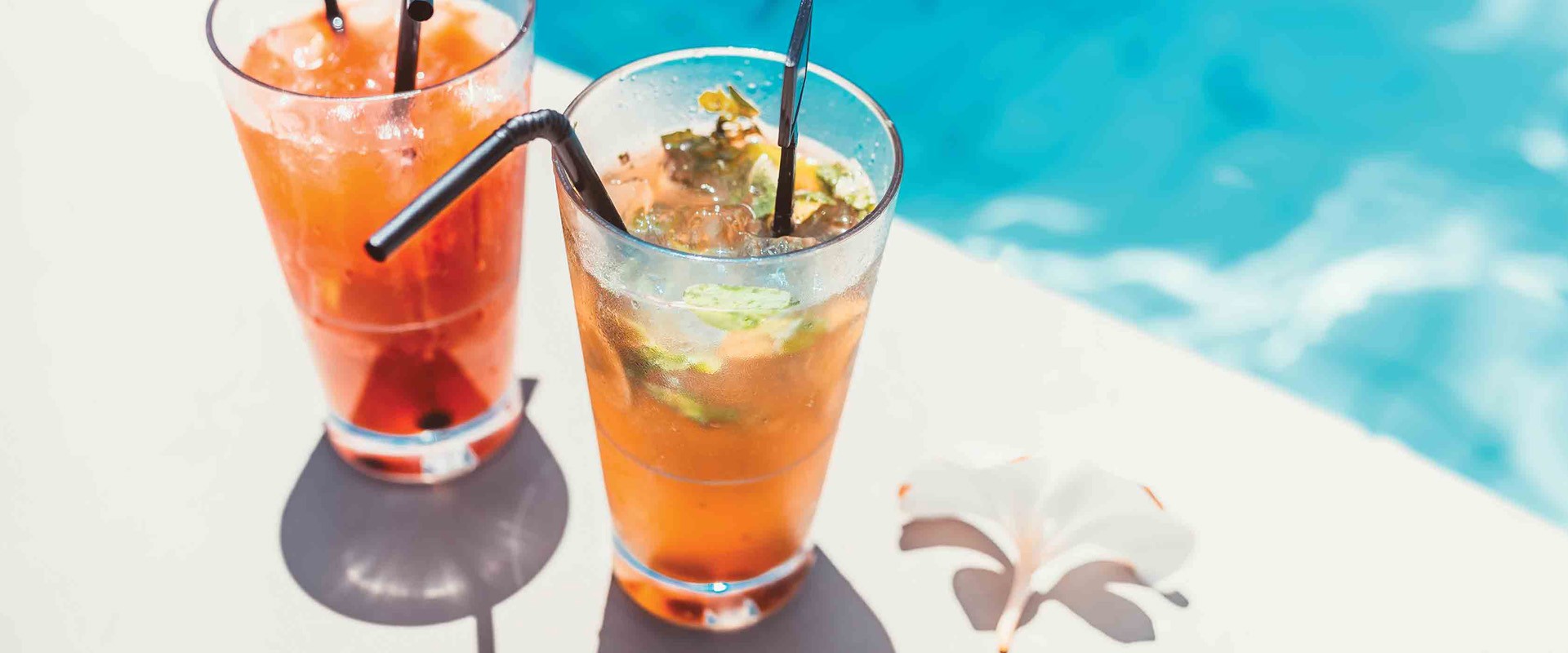 Oasis Cay bar cocktail