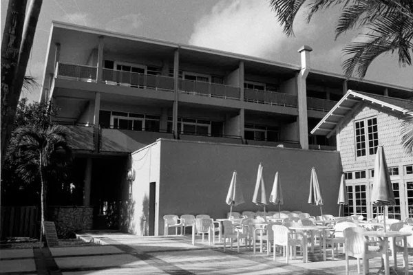 Black and white photo of resort pool deck